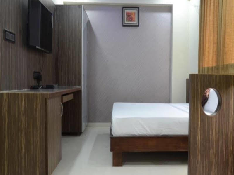 Fabhotel Kohinoor Plaza Ahmedabad Extérieur photo